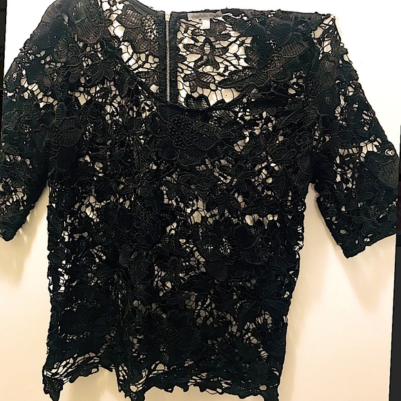 Black flowered embroidered quarter sleeve top!🖤💋 - Picture 1 of 2